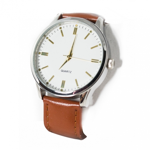 Zegarek z brązowym paskiem i białym cyferblatem